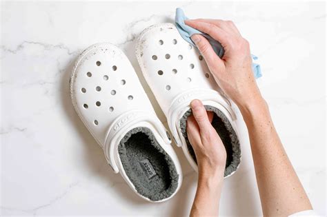 How to clean lined crocs - Here is a quick tutorial on how to clean fuzzy corcsHow to Clean Fuzzy Crocs #shorts #crocs